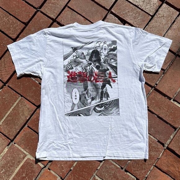 Attack on Titan Uniqlo T-shirt White UT Archive Manga - Men’s XL Embroidered - Picture 1 of 4